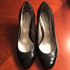 Bandolino leather and patrol pumps